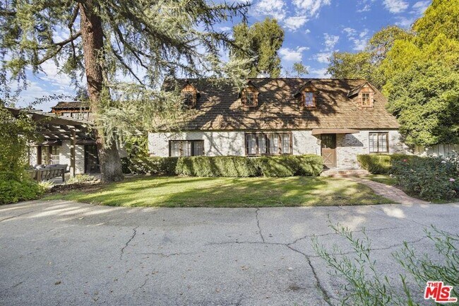 Building Photo - 23057 Sylvan St