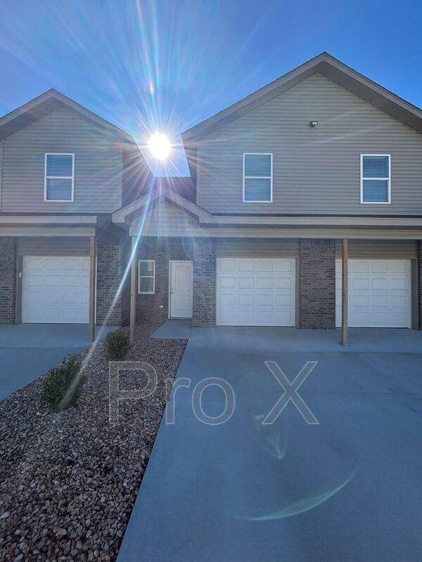 Building Photo - 2804 W Mockingbird Ln