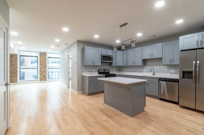 Building Photo - 23 W Hubbard St