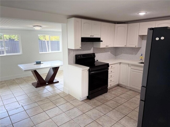 Building Photo - 1507 Lavilla Rd