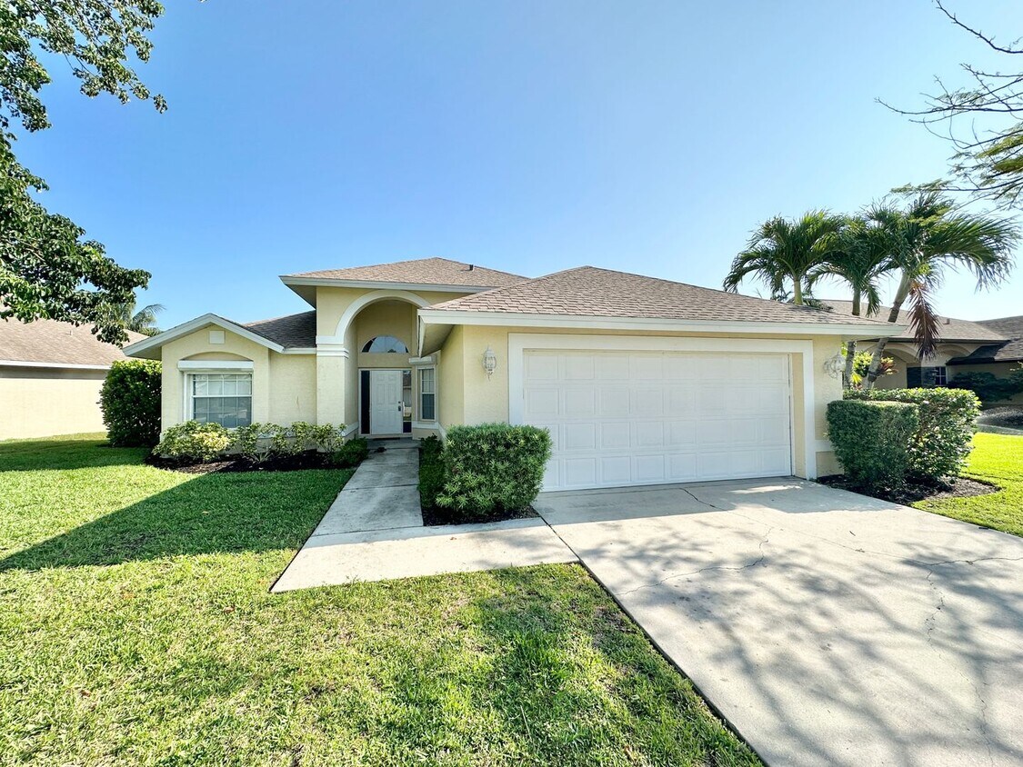 Primary Photo - ** QUEENS PARK AT KINGS LAKE ** 3 BED / 2 ...