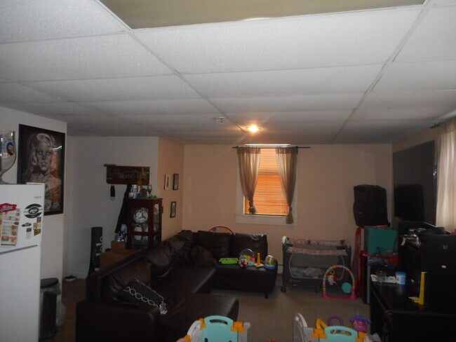 Foto del edificio - 554 Ringwood Ave