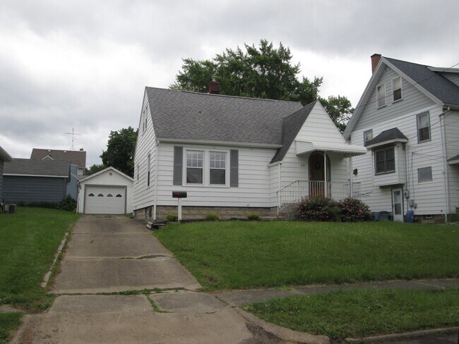 Building Photo - 621 Lawrence Ave.