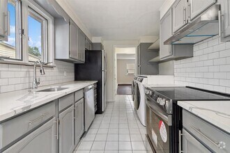 Building Photo - 25 Armourvilla