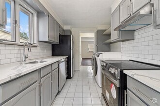 Building Photo - 25 Armourvilla