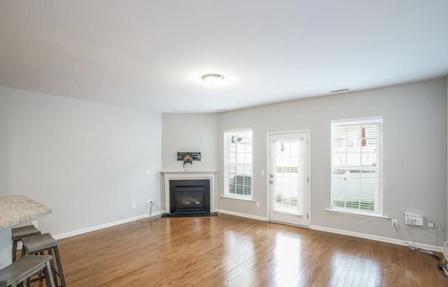 Foto del edificio - 407 Stone Flower Ln
