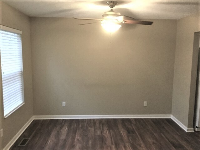 Building Photo - 325 Steeplechase Lane