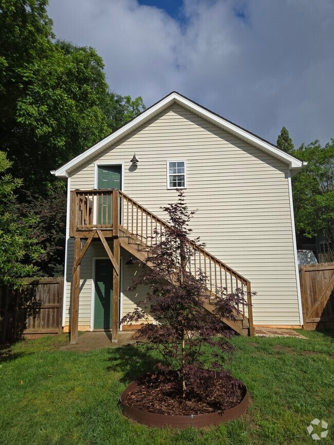 Building Photo - 531 Watson St