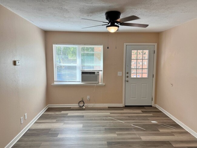 Building Photo - 102 Ave G