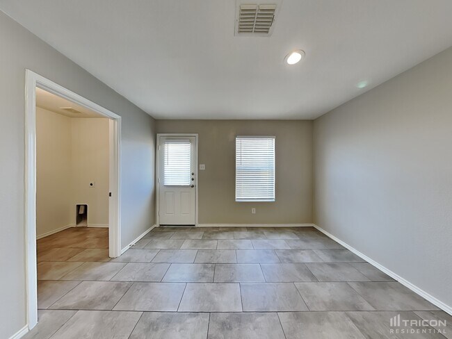 Building Photo - 1301 Water Lily Dr