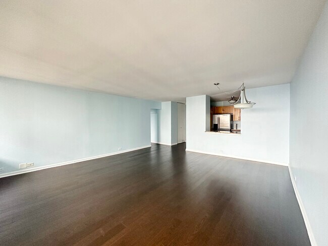 Foto del edificio - 1560 N Sandburg Terrace