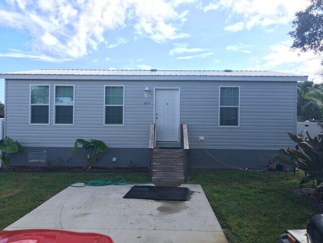 Building Photo - 5277 SE Driftwood Ave