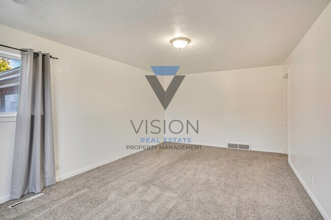 Building Photo - 360 E 400 S