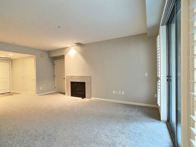 Foto del edificio - Huge 2 Bedroom/2 Bath Condo at Park Townsend in Downtown San Jose