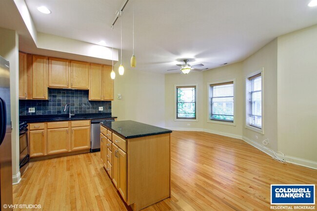 Foto del edificio - 6812 N Ashland Blvd