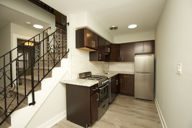 Foto del edificio - 450 W Barry Ave