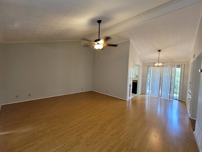 Building Photo - Cute 2 Bedroom 2 Bath Condo close to Medic...