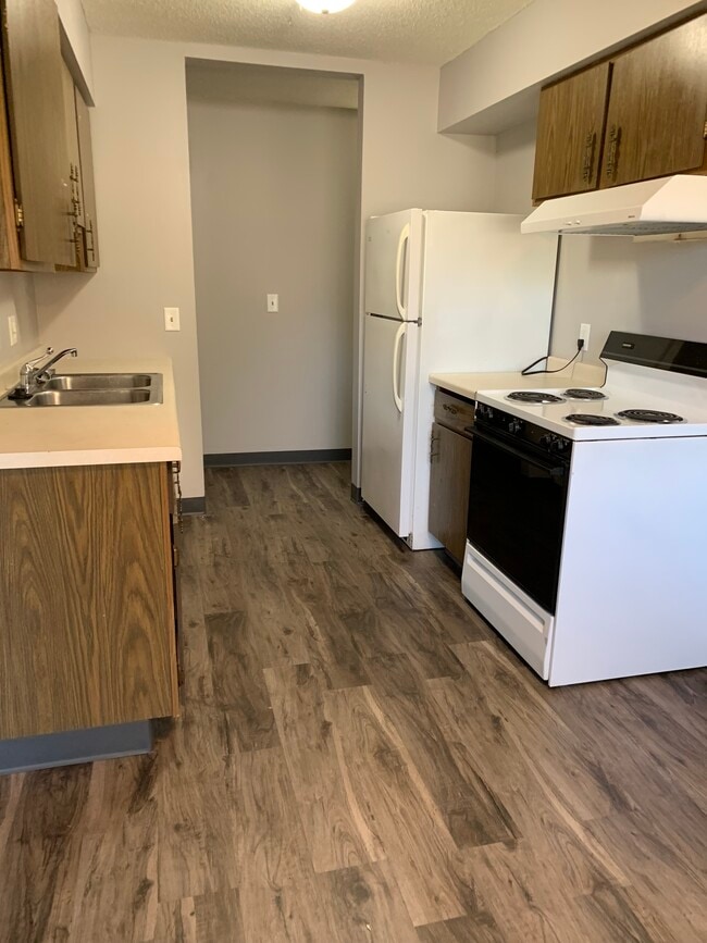 907 Dale St Apartments Apartments in Hutchinson, MN