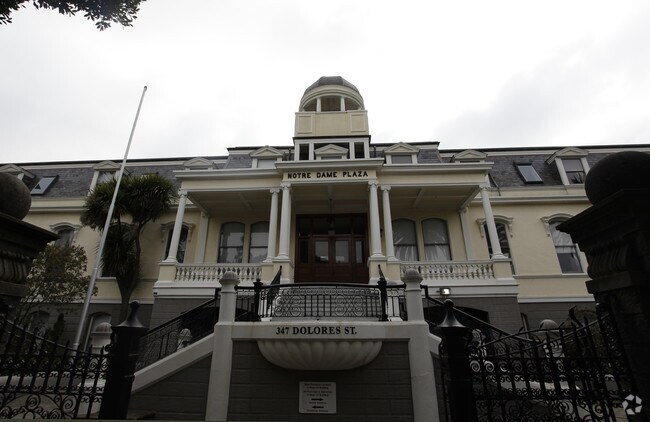 Foto del edificio - Notre Dame Plaza