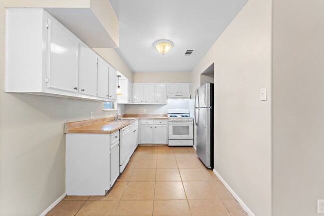 Building Photo - Beautifully remodeled 4 bedroom bath and a...