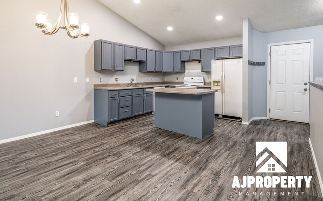 Foto del edificio - 4 Bedroom 2 bathroom near Memorial middle ...