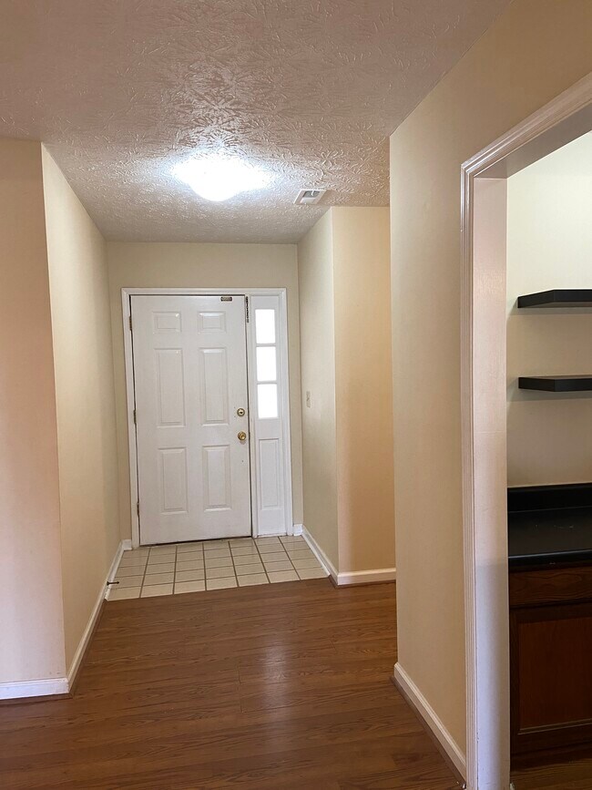 Foyer - 4695 Hampton Square Dr