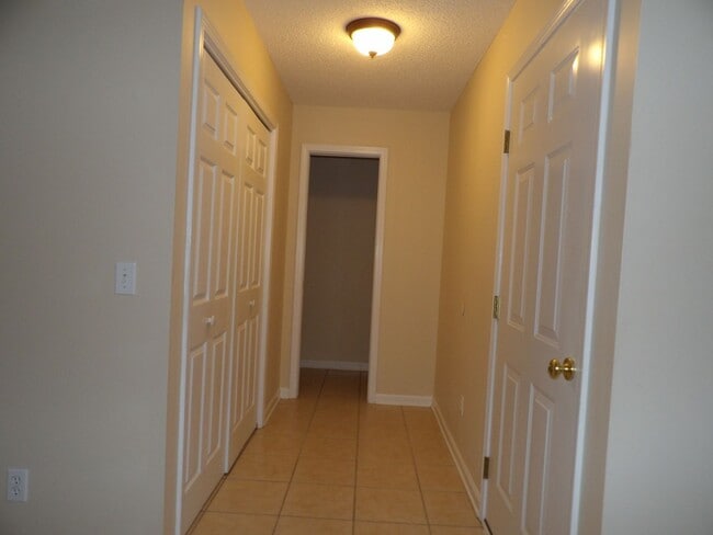 Building Photo - Creekside Townhomes, Enterprise, AL