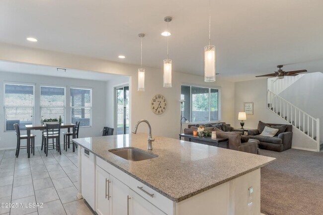 Foto del edificio - Well-Maintained 4 Bed 3 Baths NW Home with Attractive Upgrades Throughout!