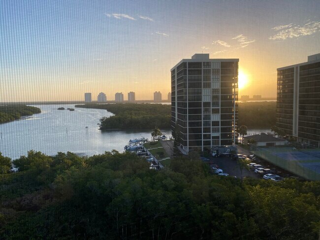 Foto del edificio - 26171 Hickory Blvd