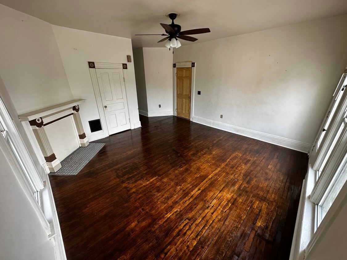 living room - 717 E Center St