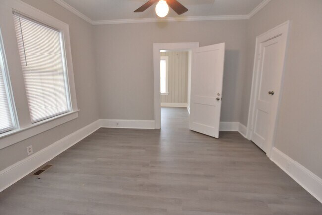 Foto del edificio - 1760 Country Club Rd