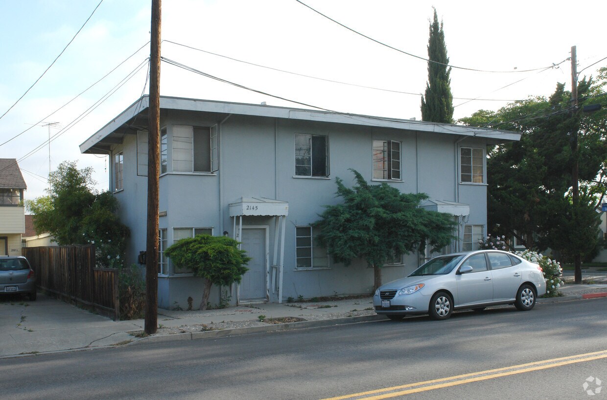 Building Photo - 2145 Scott St