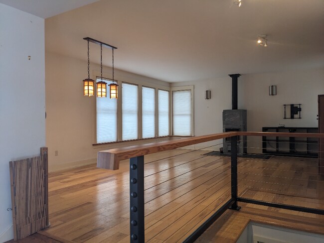 Foto del edificio - 116 E Dickerson St