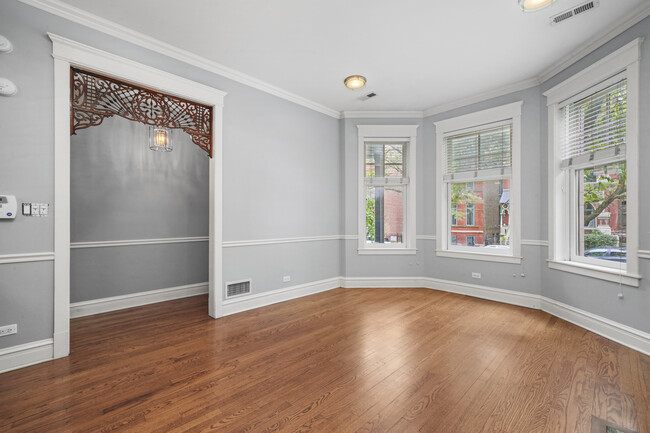 Foto del edificio - 2044 N Sheffield Ave