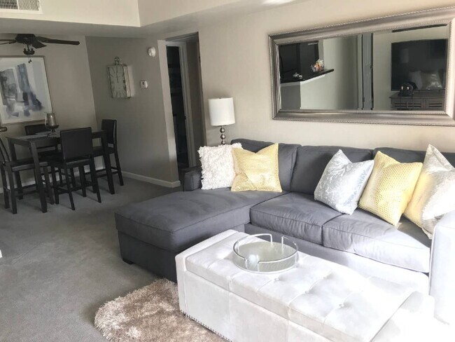 Foto del edificio - 5877 N Granite Reef Rd