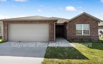 Building Photo - 1504 Chuck Wagon Dr