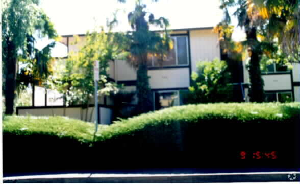 Foto del edificio - 906 Joanne Ct