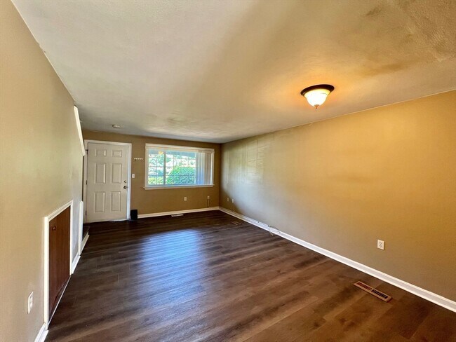 Foto del edificio - 64 Kennedy Dr