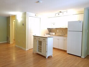 Building Photo - 9810 Hellingly Pl