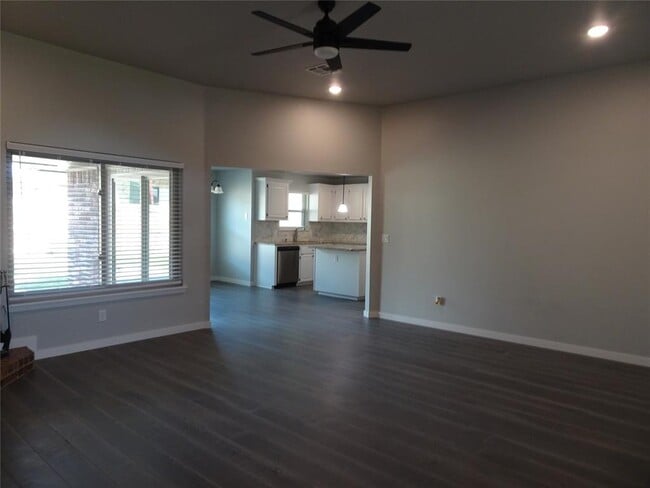 Foto del edificio - 8412 Pinewood Dr