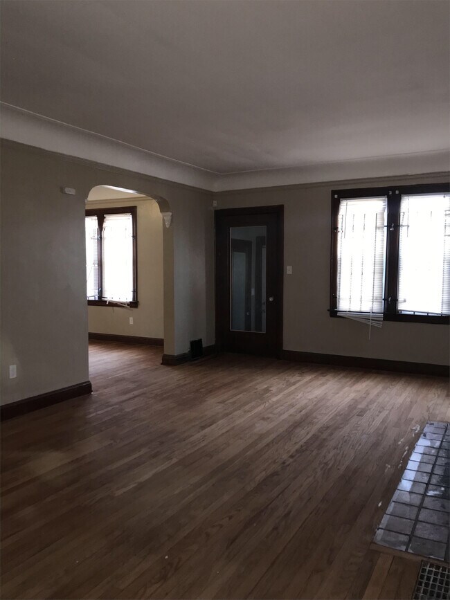 Building Photo - 5226 Buckingham