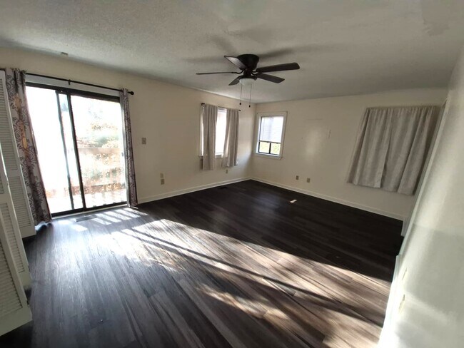 Foto del edificio - 217 Bridgewater Dr