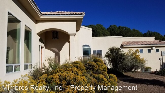 Foto del edificio - 3 br, 2 bath House - 4520 N Swan St