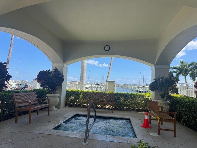 Foto del edificio - 356 Moorings Dr