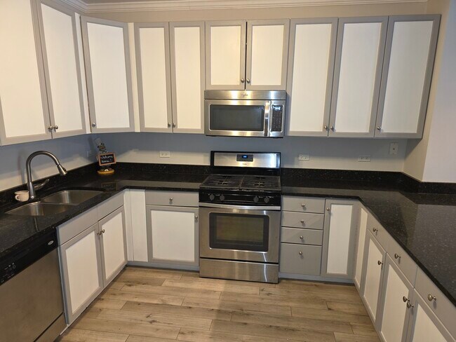 Foto del edificio - 1101 S State St