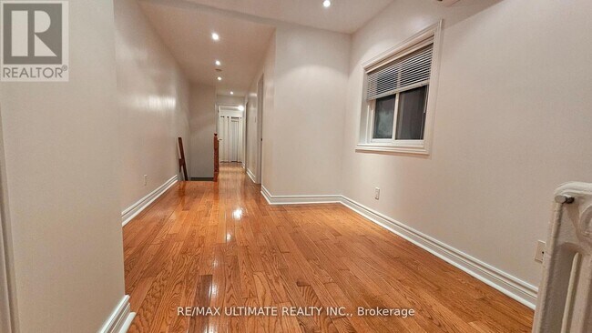 Photo du bâtiment - 389 Westmoreland Ave N