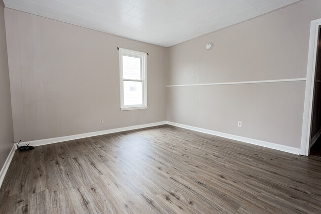 Living Room - 208 S Swan St