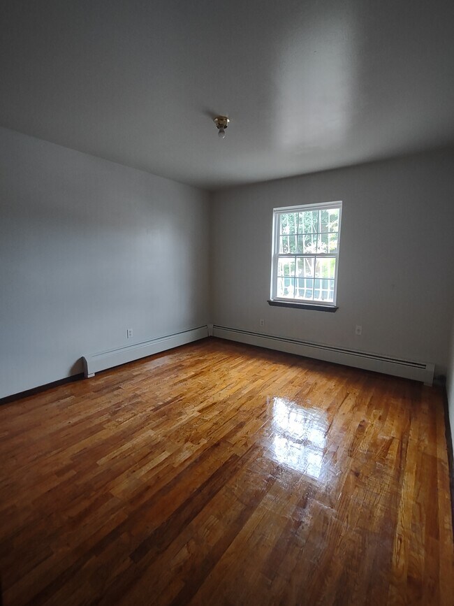 Bed #2 - 370 Warwick St