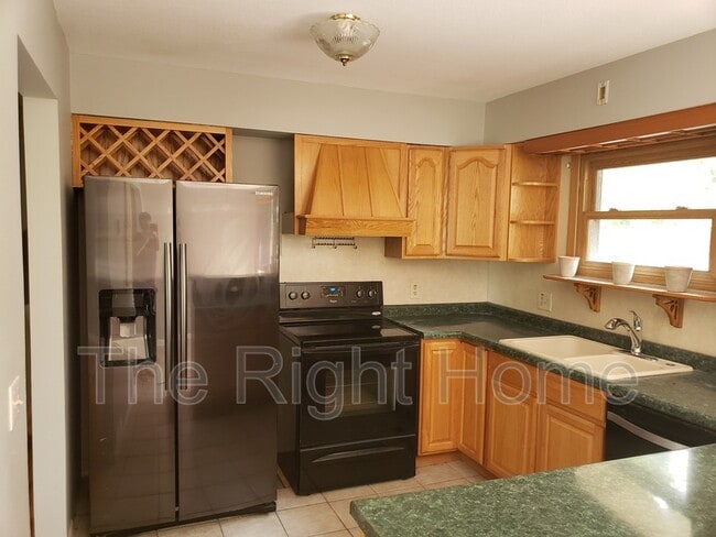 Building Photo - 418 3rd Ter