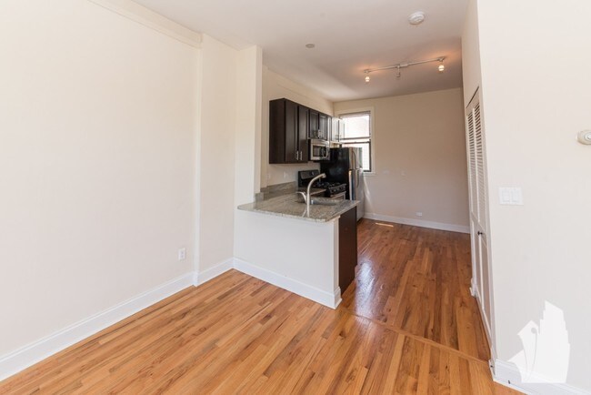 Foto del edificio - 2954 N Racine Ave